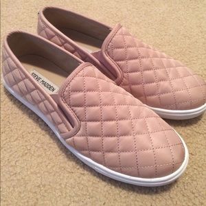 Steve Madden Slip-ons in color Blush